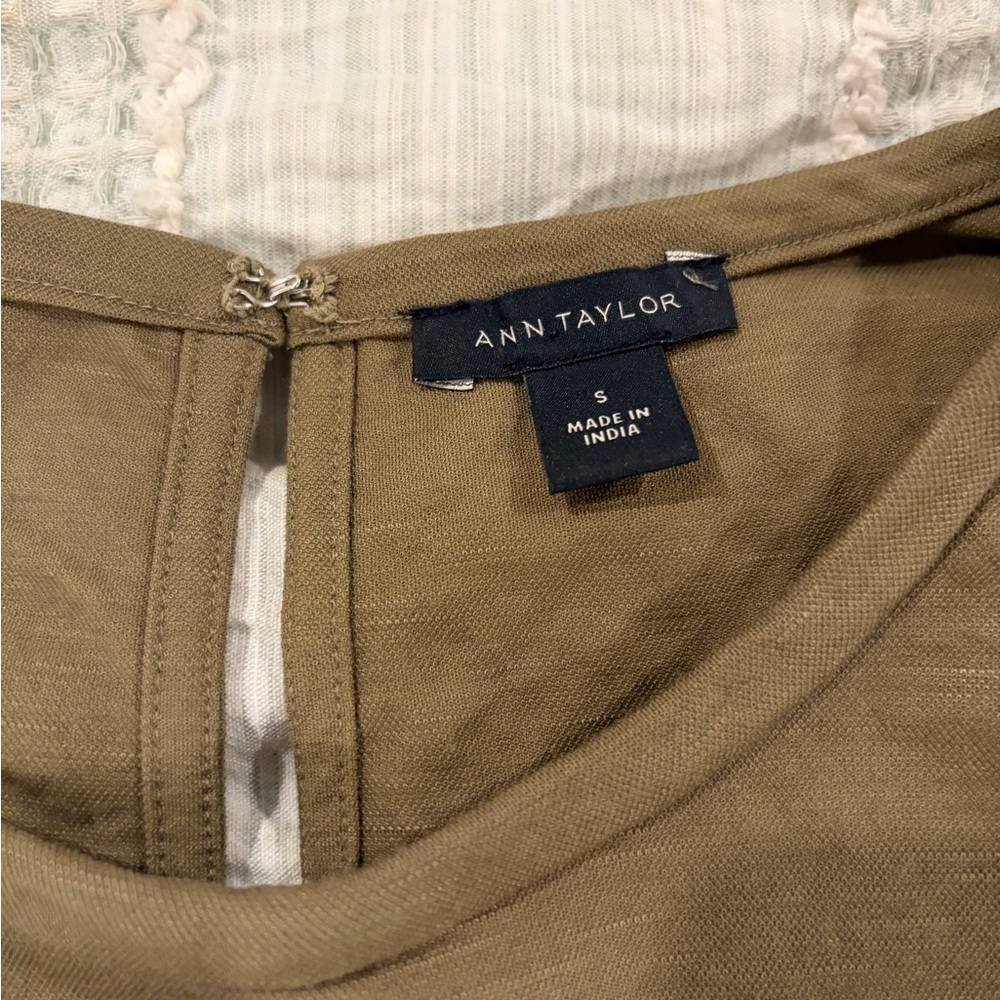 Ann Taylor Olive Green Ruffle Sleeve Blouse Size Small EUC - Picture 2 of 6